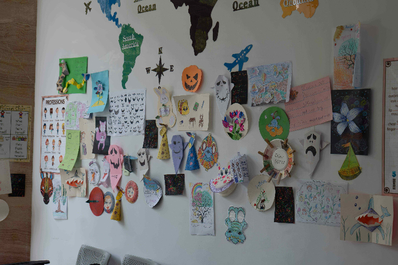 英创起点校区品牌墙近景